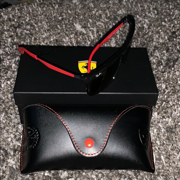 Ferrari Scuderia Raybans
